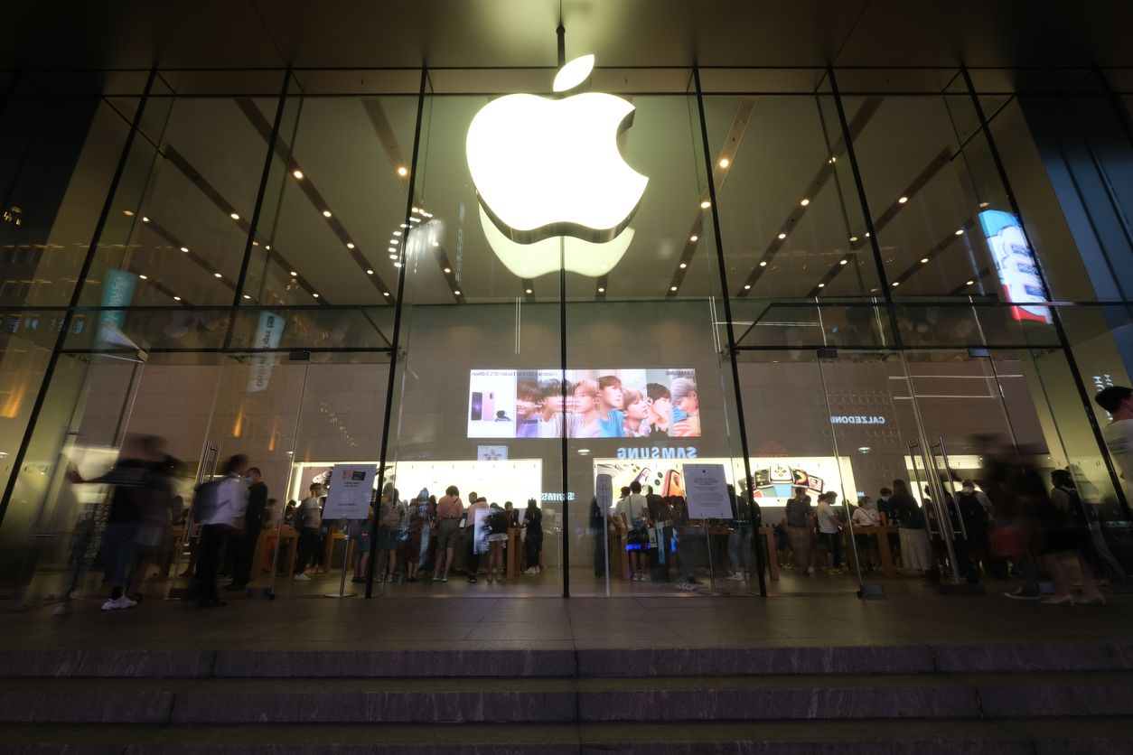 Apple and Foxconn: Addressing power imbalances in global supply chains Apple and Foxconn: Addressing power imbalances in global supply chains