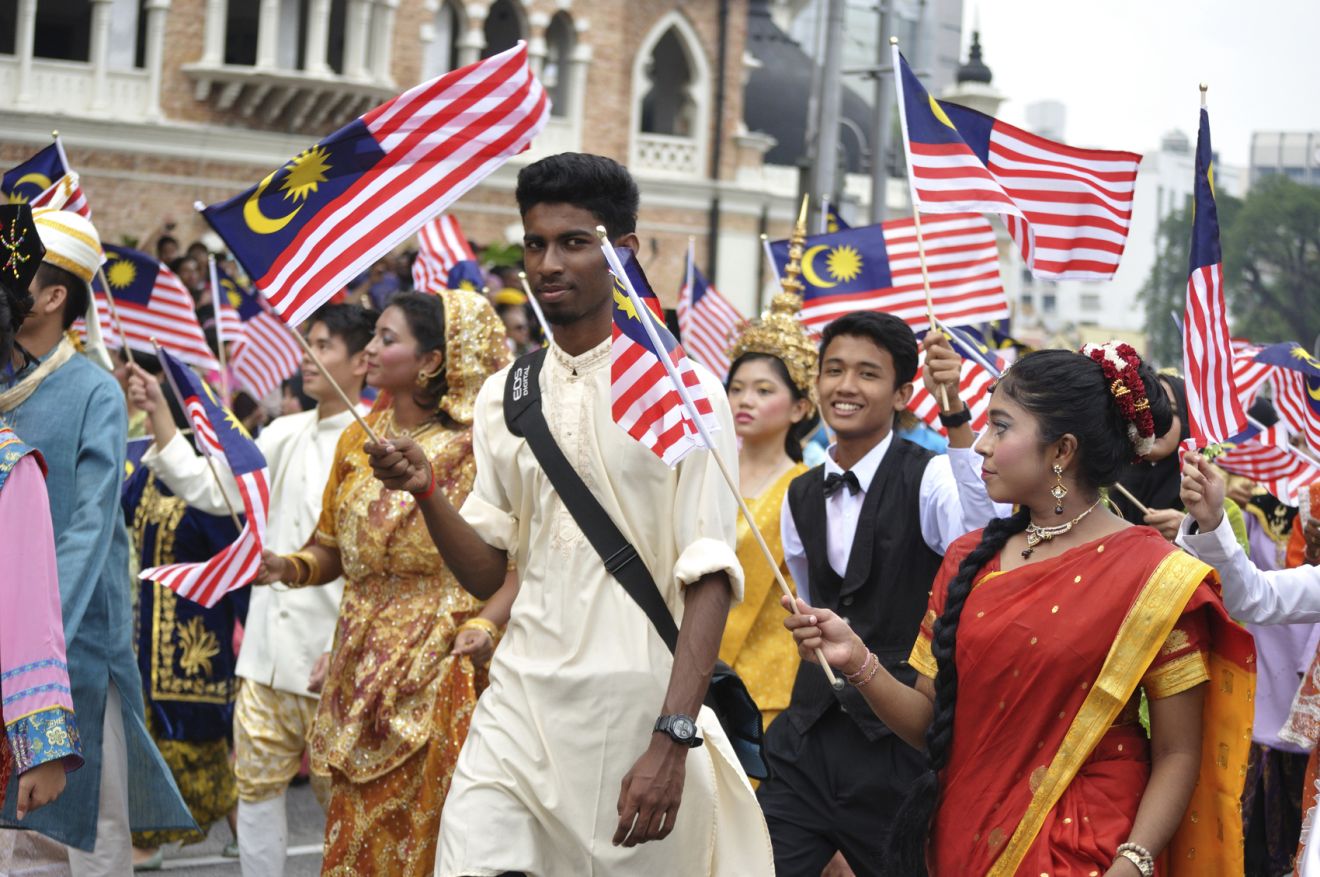Census-taking in Malaysia: Bumiputera, non-Bumiputera and the NEP Census-taking in Malaysia: Bumiputera, non-Bumiputera and the NEP